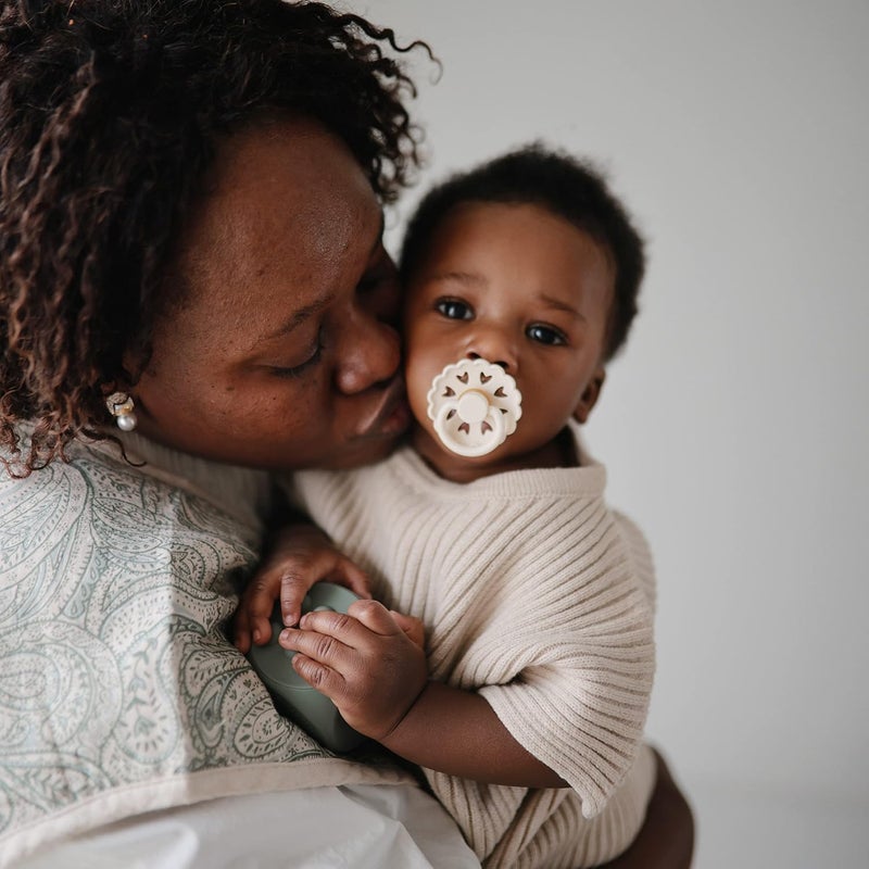 FRIGG لهاية الأطفال من فريغ أندرسن فانتازيا من المطاط الطبيعي مصنوعة في الدنمارك خالية من BPA لون كريمي حجري أزرق 06 أشهر - Image 4