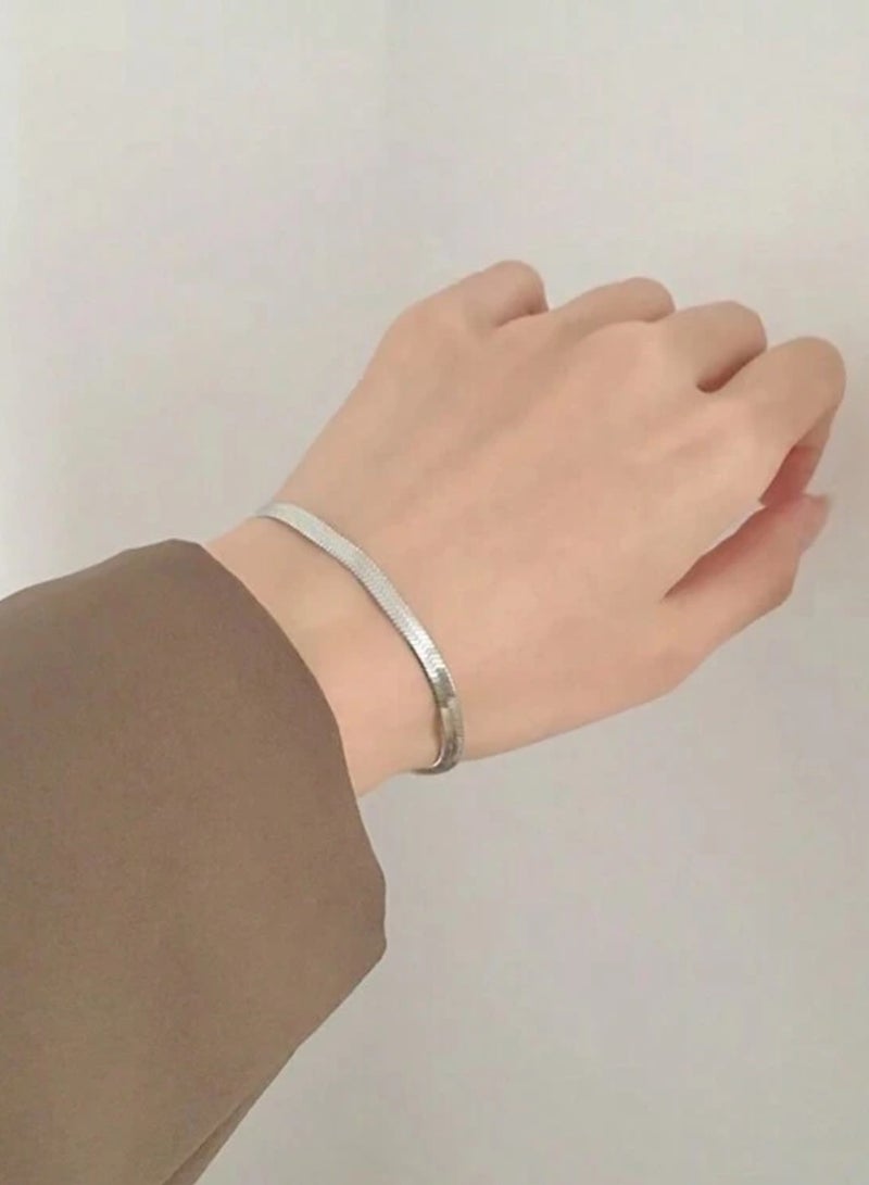 إيكوال اسوارة نسائية أنيقة من الاستانلس ستيل مطلية باللون الفضي - Image 1