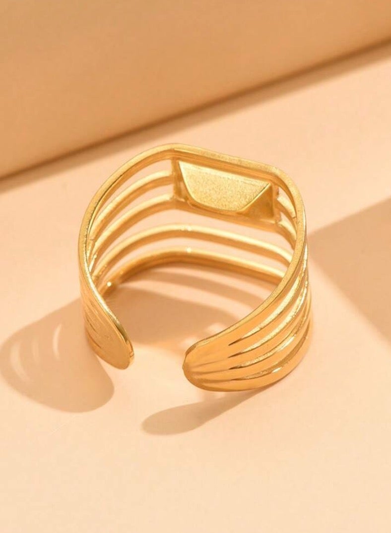 إيكوال خاتم نسائي أنيق من الاستانلس ستيل مطلي باللون الذهبي بمقاس موحد - Image 3