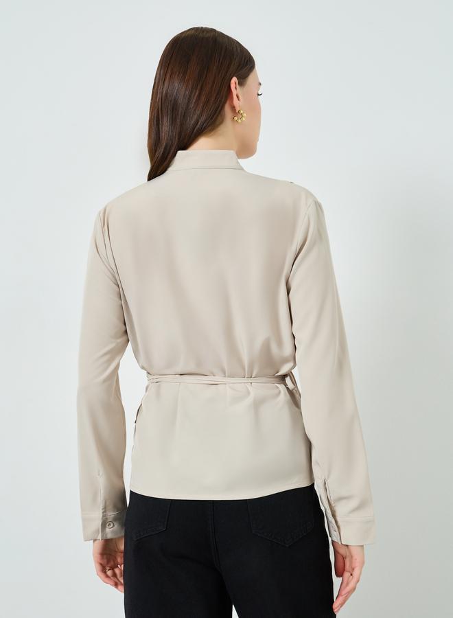 ستايلي بلوزة بنمط لف وتفاصيل رباط خصر - Image 5