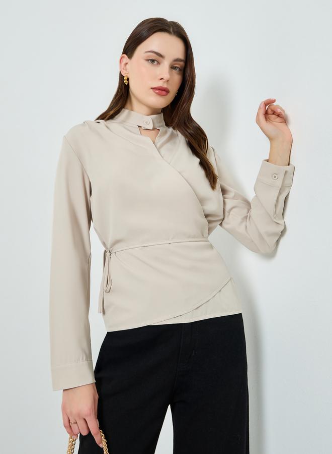 ستايلي بلوزة بنمط لف وتفاصيل رباط خصر - Image 1