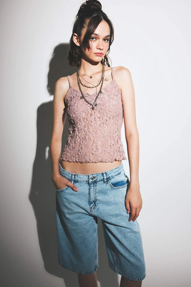 ديفاكتو Slim Fit Lace V-Neck Tank Top
