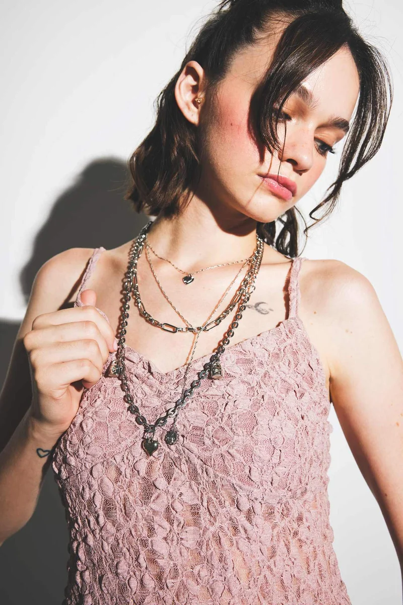 ديفاكتو Slim Fit Lace V-Neck Tank Top