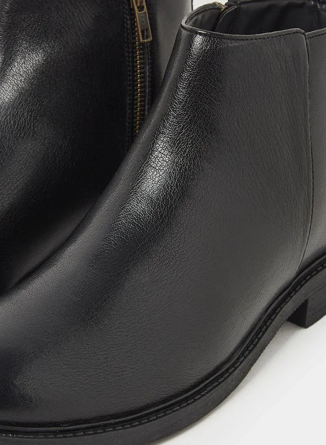 Styli Chelsea Boots in Textured Faux Leather