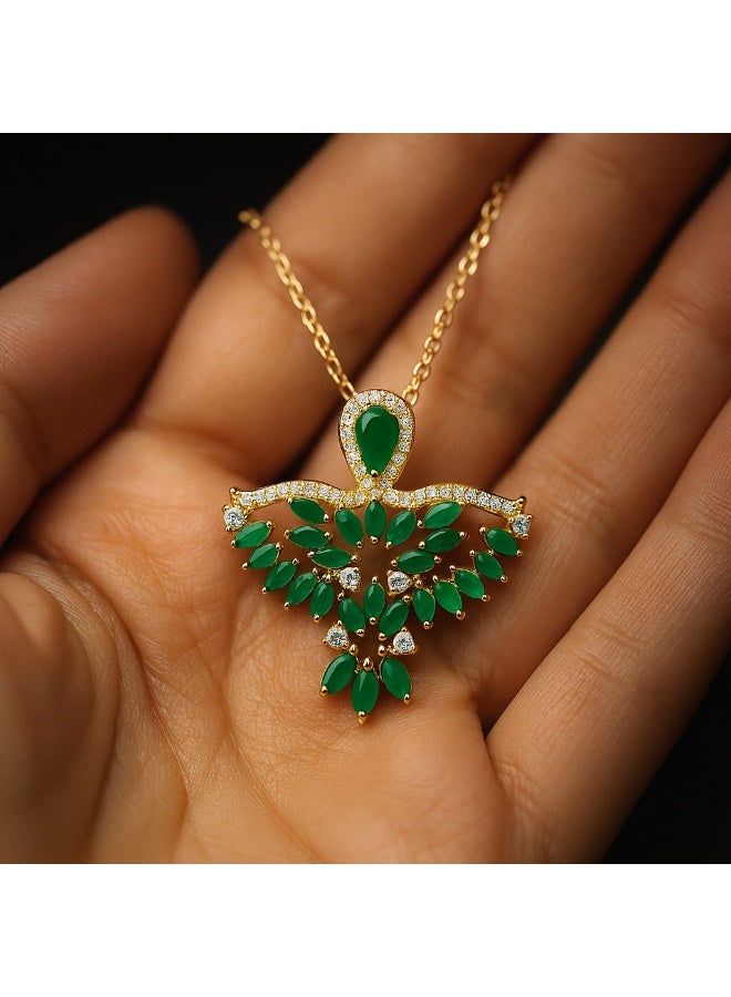 ثري دايموندز سلسلة مطلية ذهب بدلاية طائر أنيق بحجارة خضراء وفصوص زيركون  - Image 4
