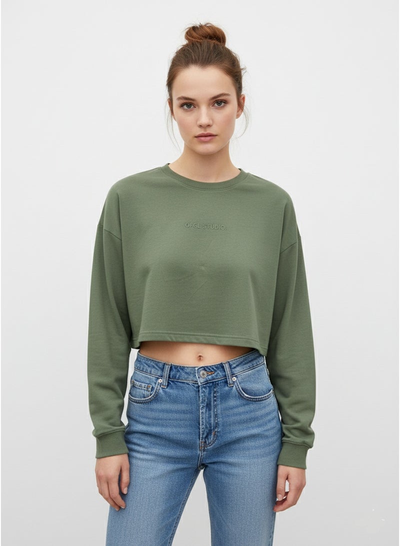 boohoo سويت شيرت قصير للنساء باللون الأخضر - قميص عصري غير رسمي بأكمام طويلة - Image 1