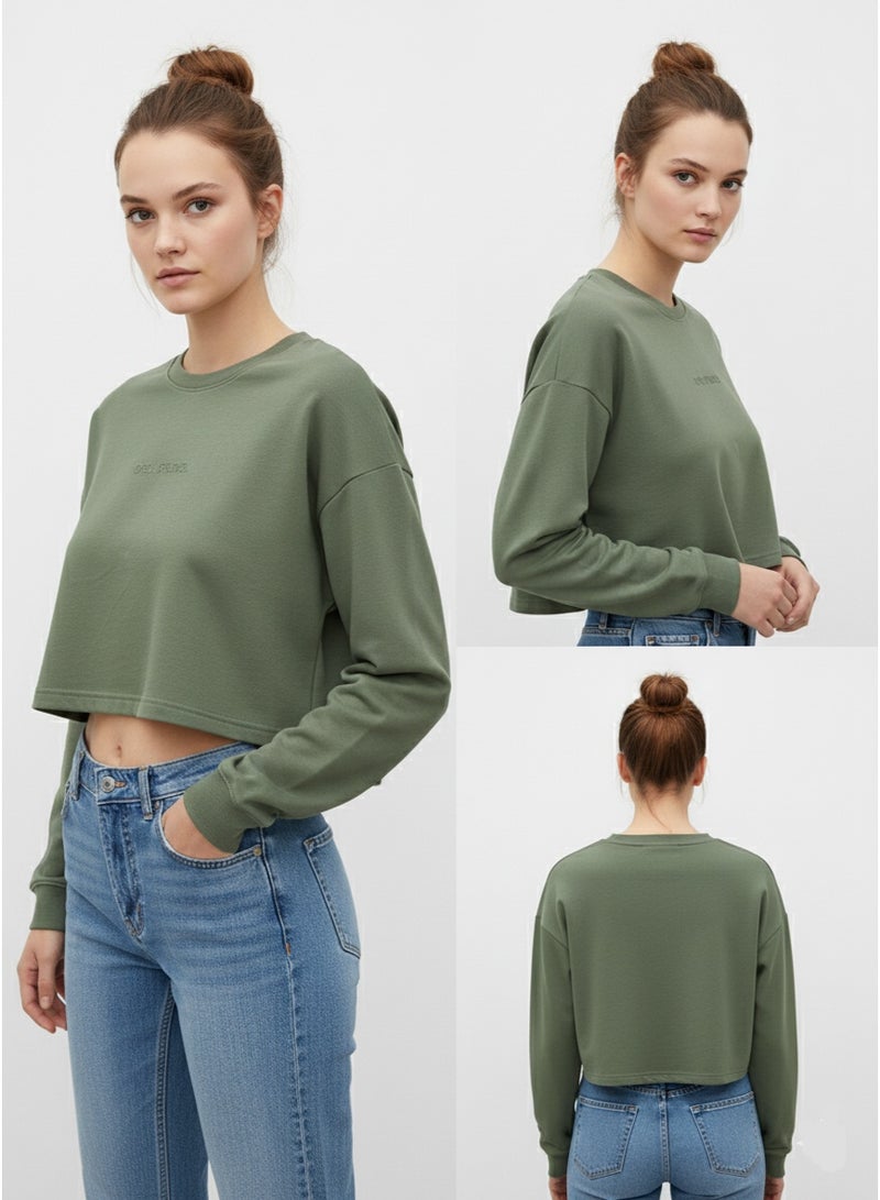 boohoo سويت شيرت قصير للنساء باللون الأخضر - قميص عصري غير رسمي بأكمام طويلة - Image 2