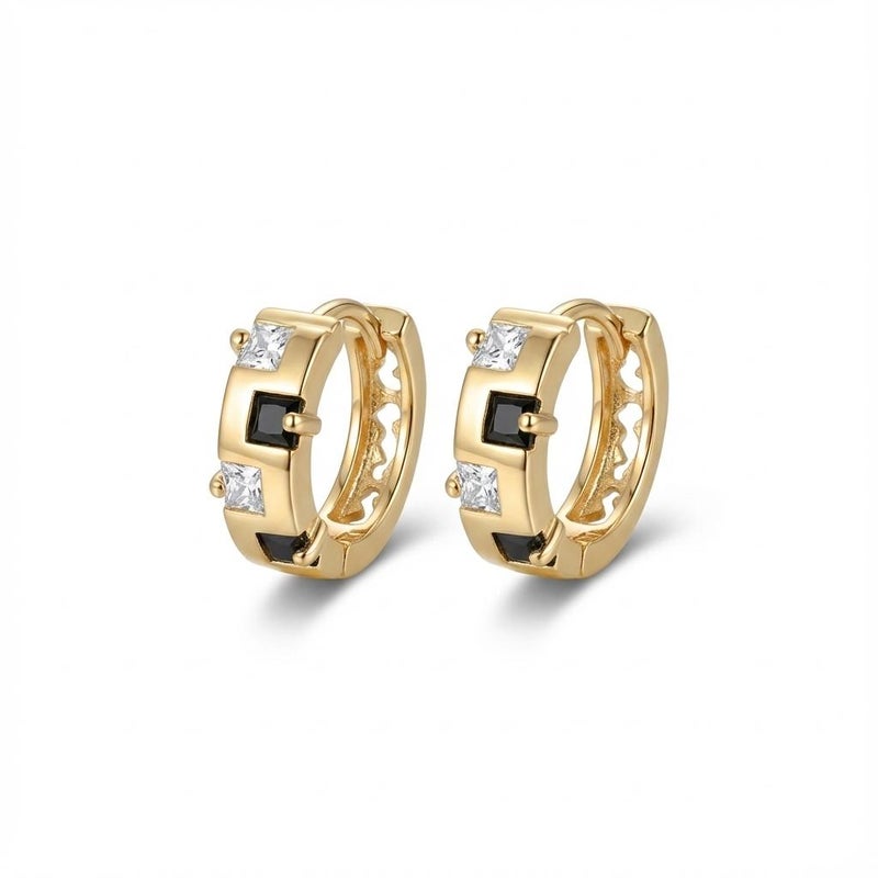 حلق ذهبي أنيق بتصميم عصري ، يجمع بين فخامة الفصوص السوداء ونقاء فصوص الزركون اللامعة ، قطعة أنيقة ومثالية لإطلالة يومية جذابة . - Image 1