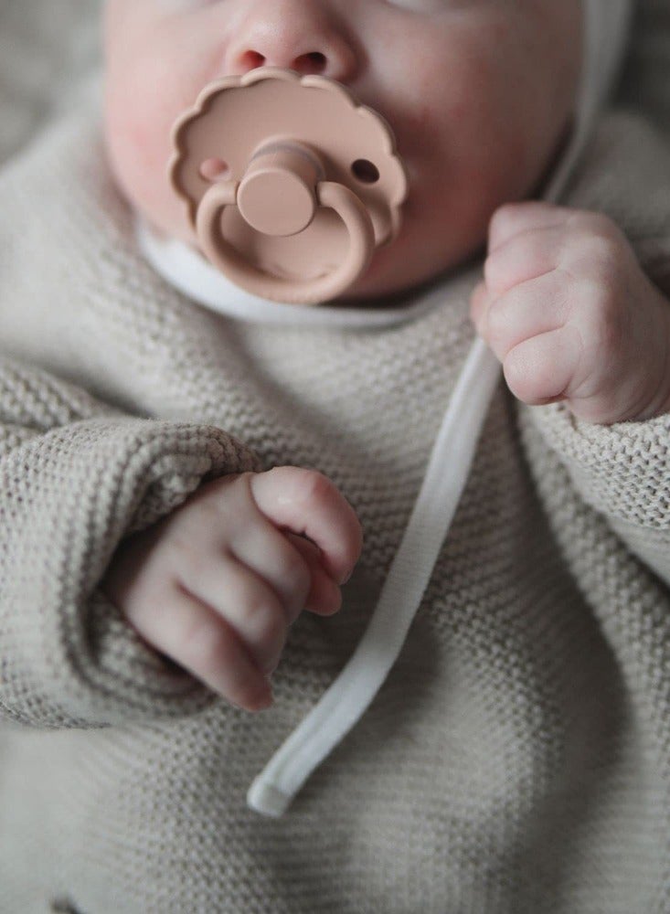 فريج لهاية أطفال من اللاتكس من ديزي من 0 إلى 6 أشهر، عبوة واحدة باللون الذهبي العسلي مقاس 1 - Image 4