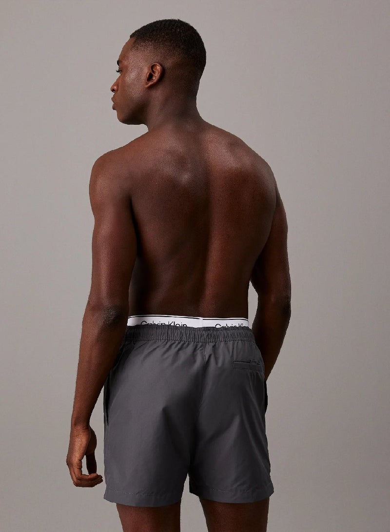 كالفن كلاين شورت سباحة بحزام خصر مزدوج - Image 2