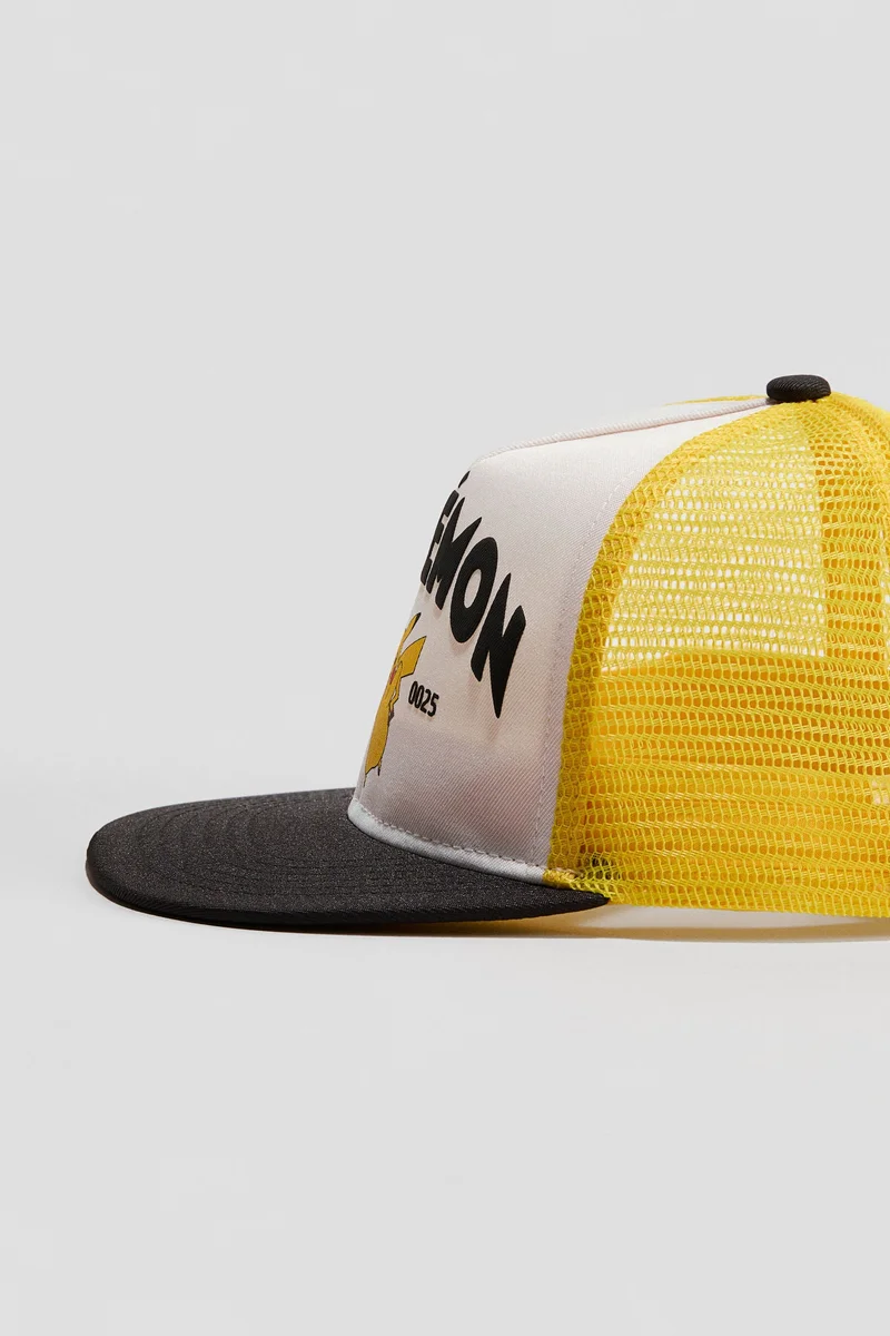 اتش اند ام قبعة تراكر بتفاصيل مزخرفة