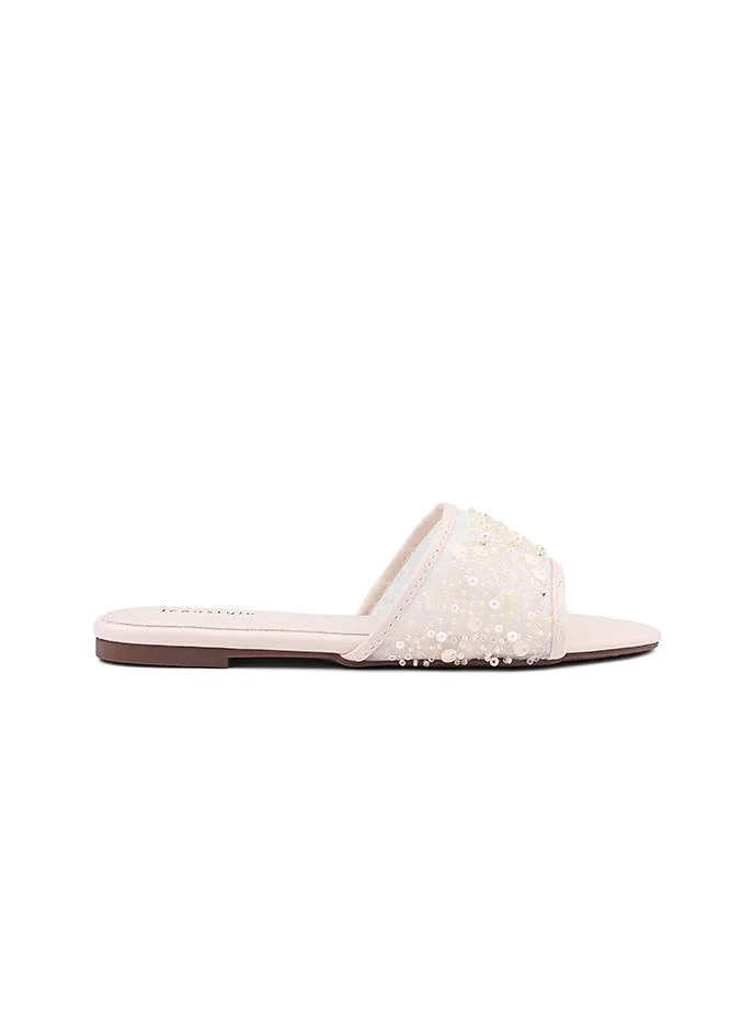 أيقون Stylish two-tone sandal with a soft upper.
