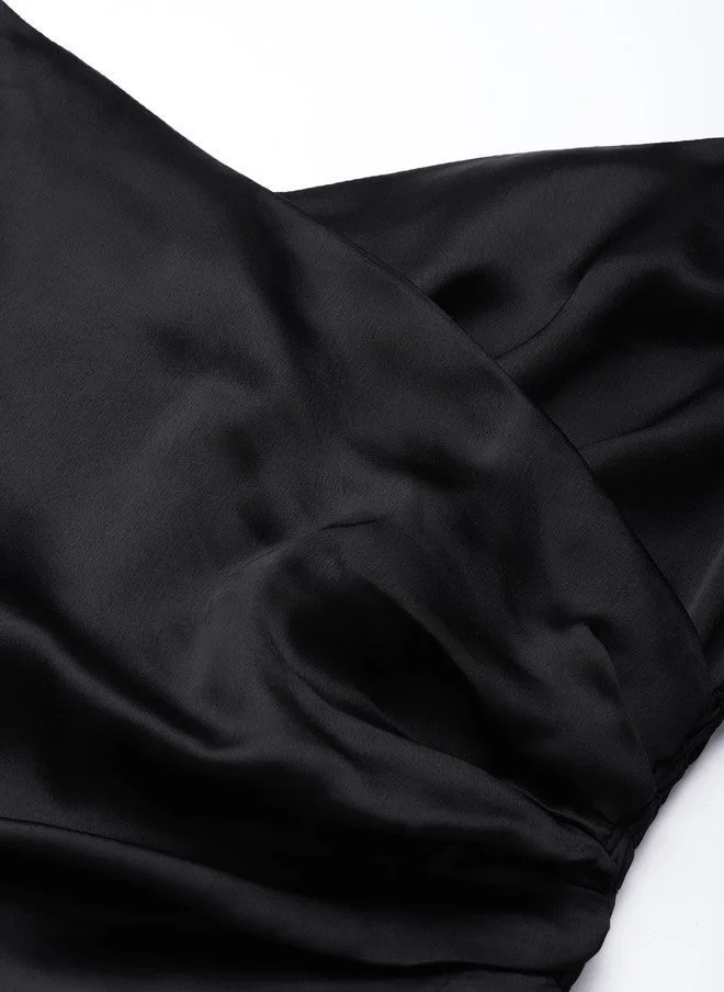 ساسافراس بلوزة قصيرة ساتان سوداء بكسرات ورباط للنساء