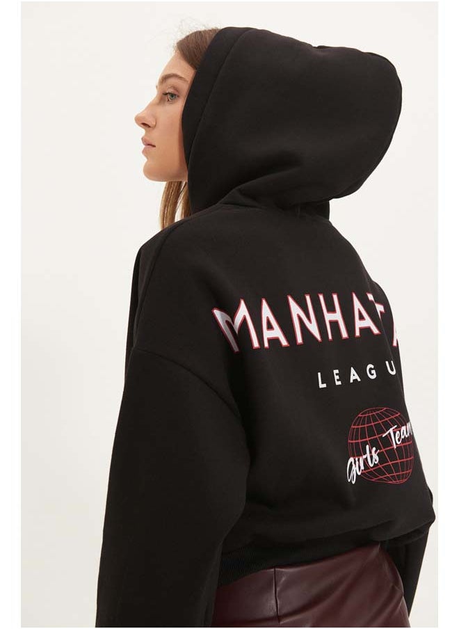 trendyol - Black Back Print Detailed Hooded Thick Inside Fleece Knitted Sweatshirt TWOAW22SW0711 - Image 1