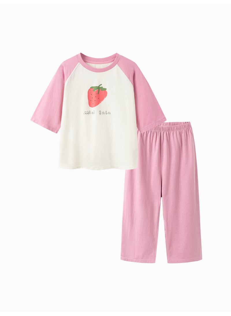 ميني بالا مجموعة فستان نوم وأحذية منسوجة عالية الجودة للبنات والبنين بقميص ذيل طائر ومطبوع فراولة، منخفضة الصوت ومريحة، تفاصيل فراولة لطيفة، مريحة، مثالية للنوم والأنشطة البيتية غير الرسمية لأطفال الحذاء - Image 2