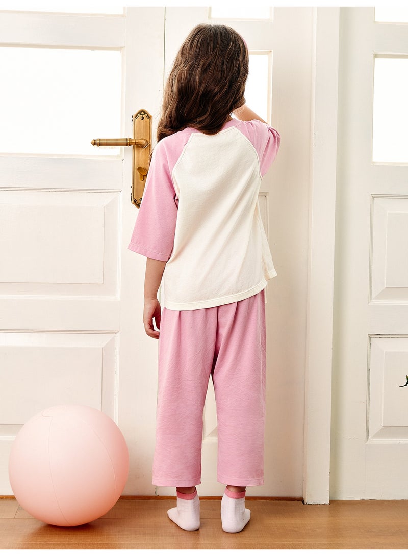 ميني بالا مجموعة فستان نوم وأحذية منسوجة عالية الجودة للبنات والبنين بقميص ذيل طائر ومطبوع فراولة، منخفضة الصوت ومريحة، تفاصيل فراولة لطيفة، مريحة، مثالية للنوم والأنشطة البيتية غير الرسمية لأطفال الحذاء - Image 3