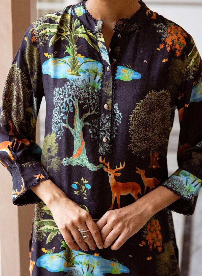 آي شين طقم كورتا نسائي أسود فيسكوز مطبوع بالكامل باللون الأسود  - Image 2