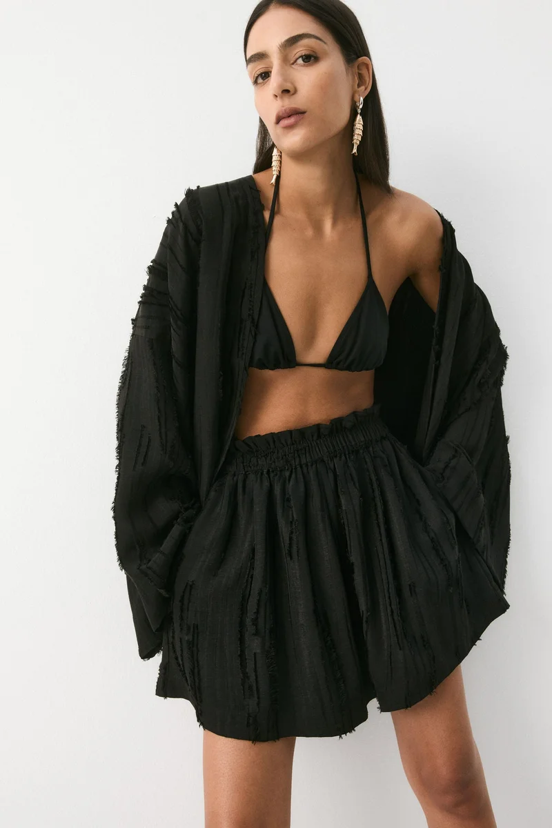 اتش اند ام شورت بخصر مكشكش وتصميم منسول