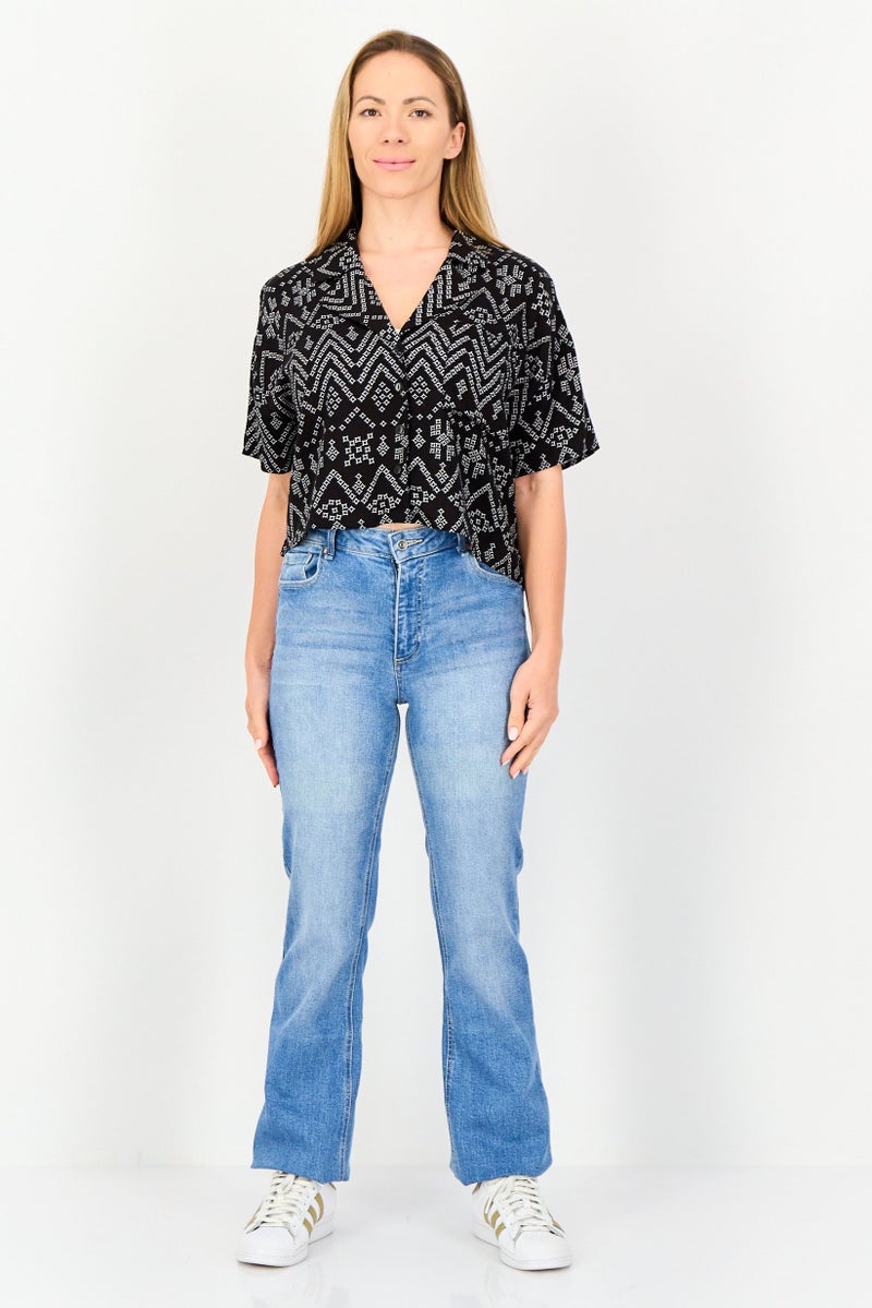 FOREVER 21 قميص قصير الأكمام بطبعة شاملة للنساء، متعدد الألوان - Image 2