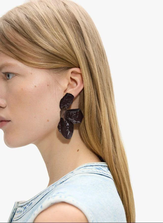 بارفوا أقراط نصف زهرة مع نقش بارز