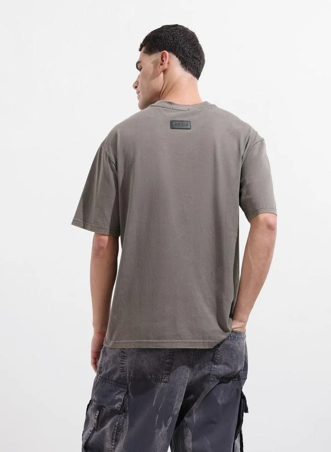 شركة المرآب الهندية تيشيرت رجالي بقصة مريحة ورقبة دائرية وأكمام نصفية وطبعة جرافيك