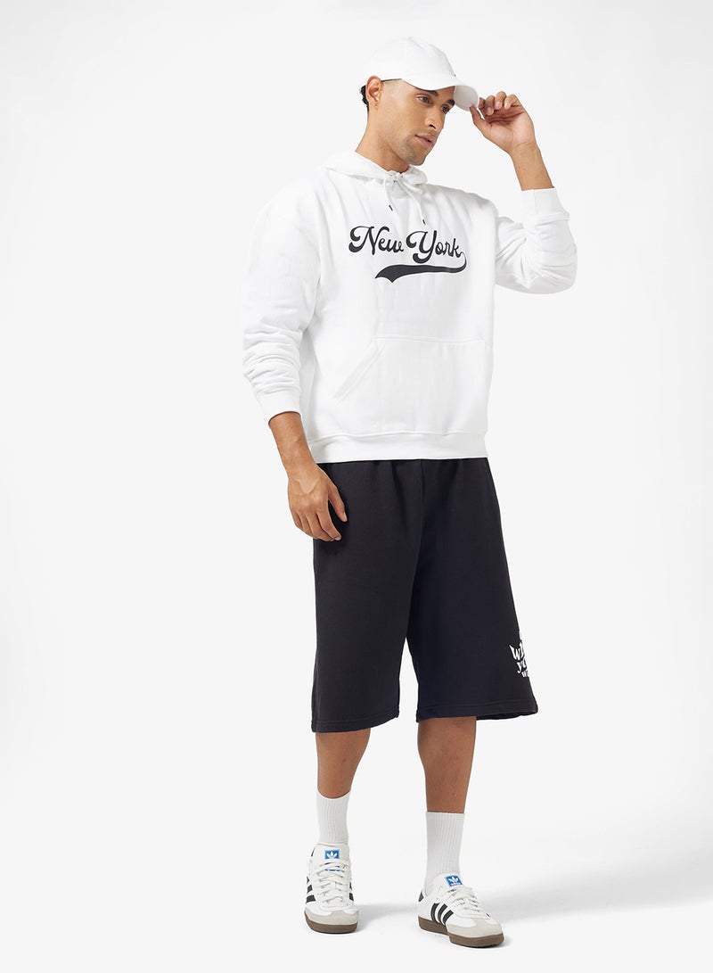 سفنتي فايف شورت واسع بطبعة جرافيك - Image 2