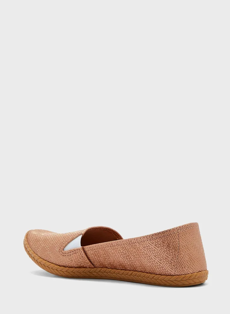 MOLECA Slip-On Shoes for Women – Lightweight, Stylish & Easy Everyday Footwear