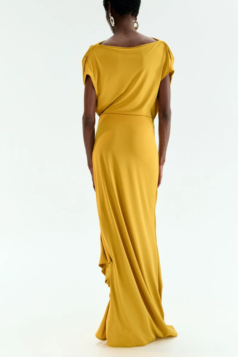 اتش اند ام فستان بقبة عريضة بتصميم منسدل