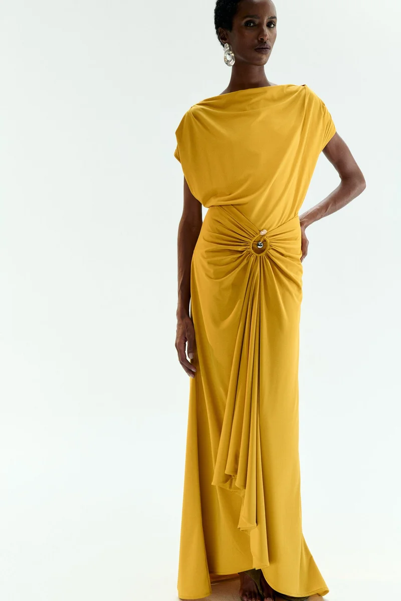 اتش اند ام فستان بقبة عريضة بتصميم منسدل