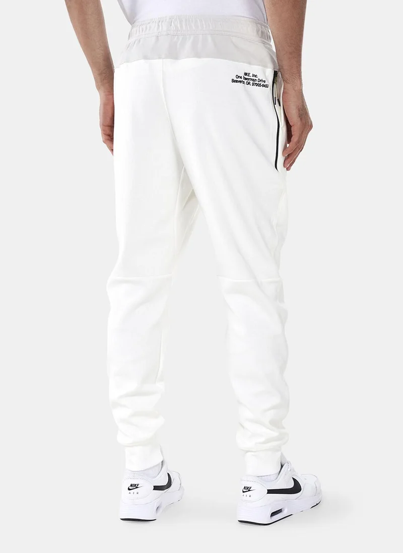 Nike Men's Sportswear Graphic Fleece Joggers