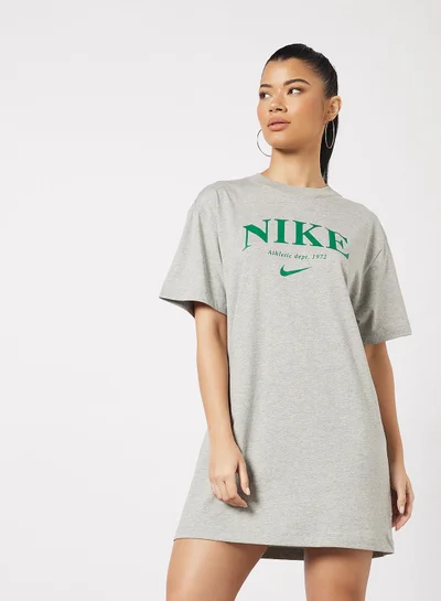 Nike NSW Graphics T-Shirt Dress