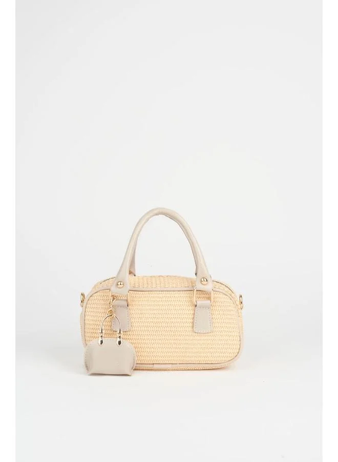 فيفاك حقيبة يد وكتف للنساء من القش مع إكسسوارات سوار وشخصية فيزون وسحاب.