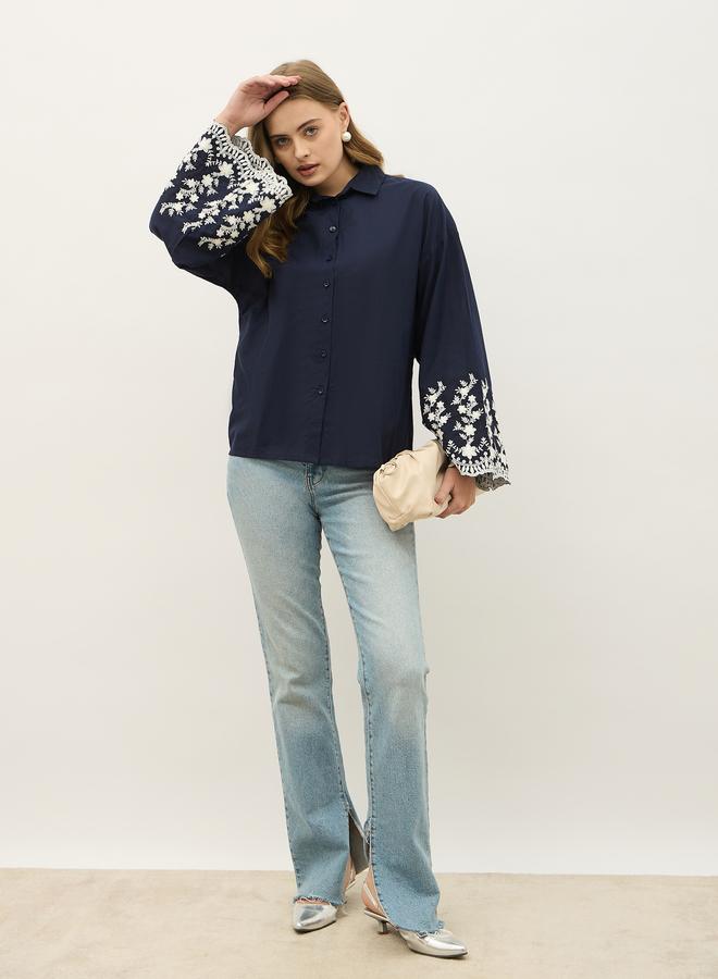 ستايلي بلوزة مُطرّزة بقصة عادية وأكمام واسعة - Image 1