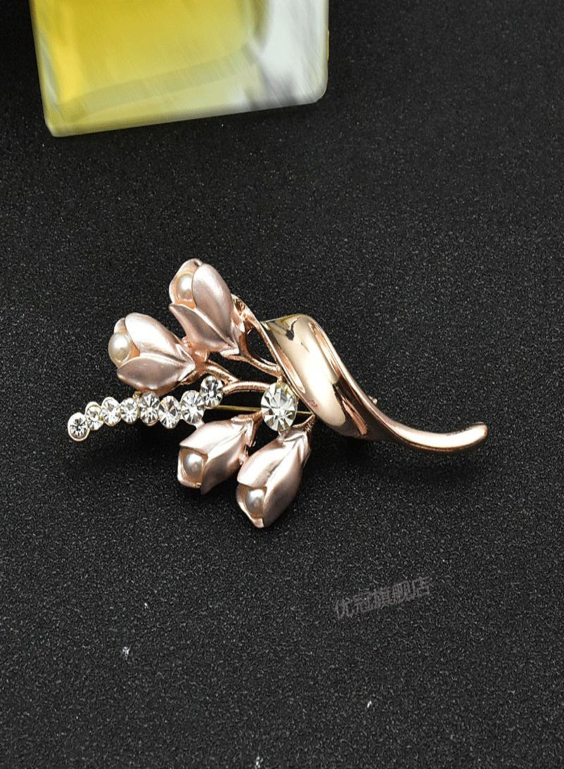 Elegant Pearl Leaf Brooch for Women, Stylish Sweater Pin with Anti-Slip Design, Fashionable Clothing Accessory 3.8*4.5cm - Image 5