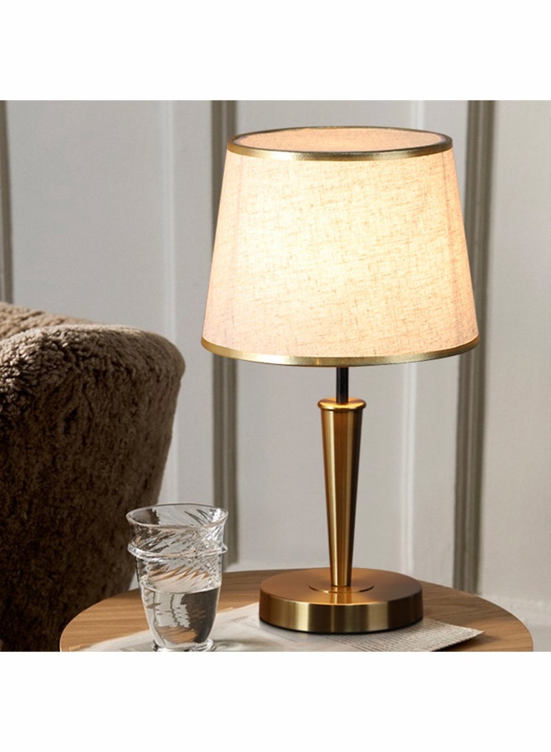 موندا مصباح طاولة، مصباح طاولة بسيط، مصباح طاولة بجانب السرير، إضاءة ليلية، مصباح طاولة إبداعي لغرفة النوم مع غطاء قماشي وقاعدة ذهبية، مناسب لغرف النوم، وغرف المعيشة، والمكاتب، وغرف الأطفال، والمساكن. - Image 1