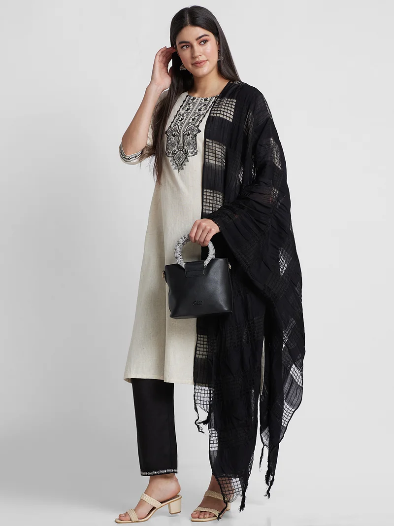 Women Floral Embroidered Thread Work Kurta With Trousers