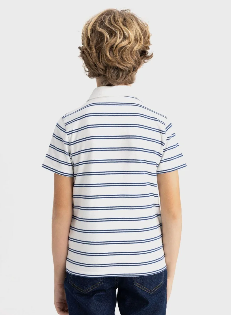 ديفاكتو تيشيرت بولو بأكمام قصيرة بقصة عادية