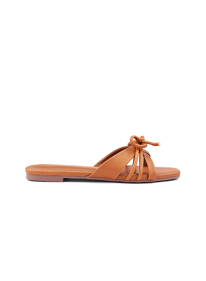 أيقون Comfortable knit flat sandal with flexible construction.