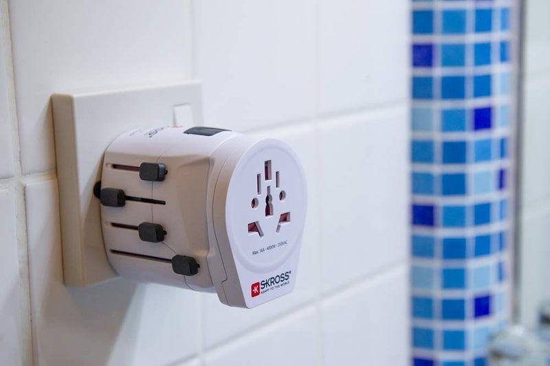 Skross Pro-World & USB Travel Adaptor, White - Image 4
