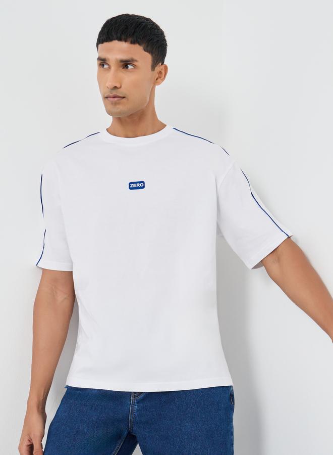 ستايلي تيشيرت أوفر سايز ثقيل بياقة متباينة وأكمام متباينة - Image 1