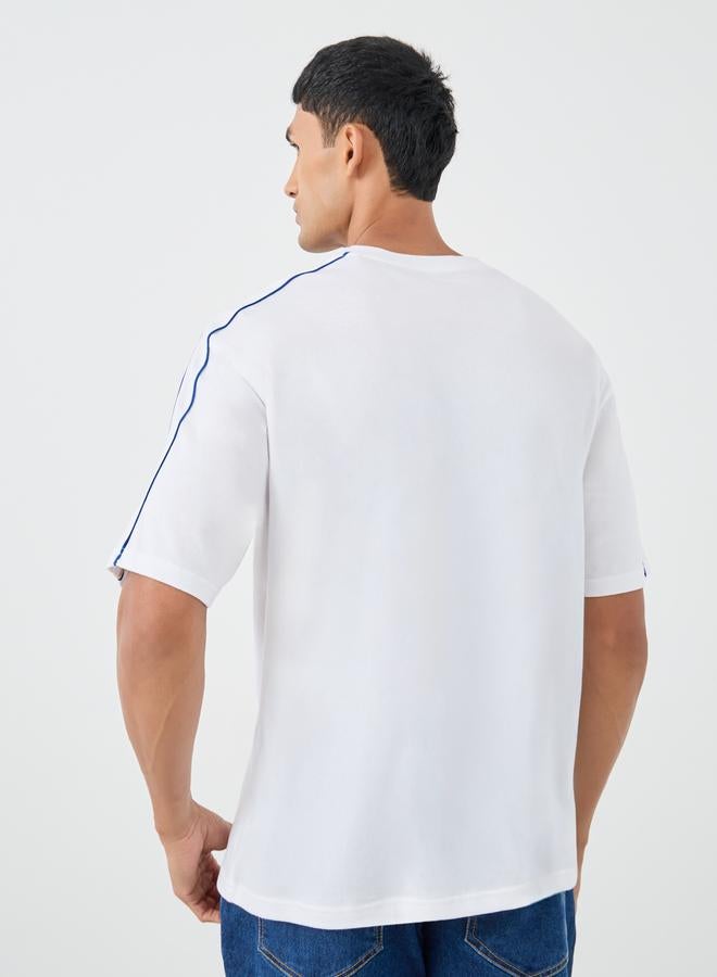 ستايلي تيشيرت أوفر سايز ثقيل بياقة متباينة وأكمام متباينة - Image 4