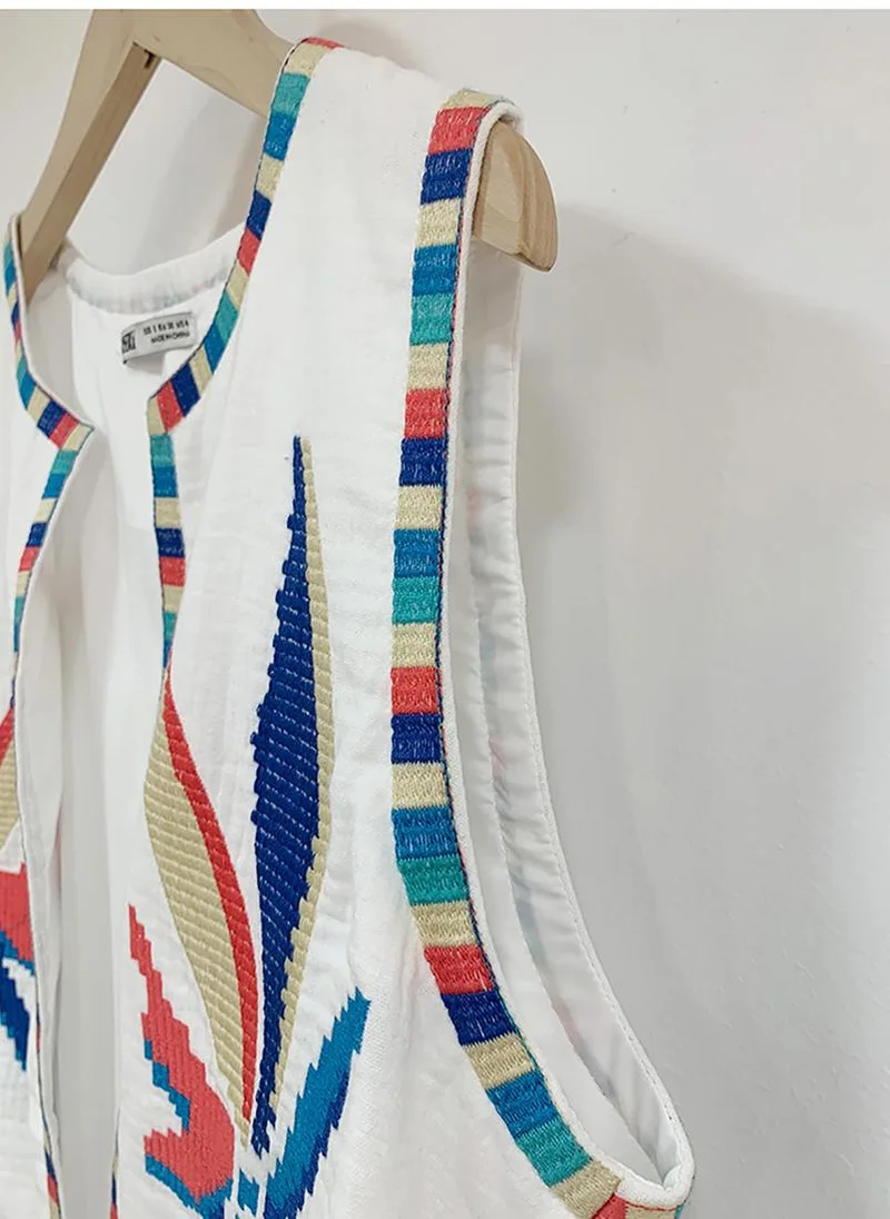يونيكي White Sleeveless Open Front Jacket