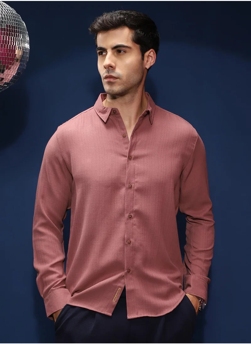كامبوس سوترا Men's Peach Pink Solid-Woven Regular Shirt For Casual Wear | Spread Collar | Long Cuffed Sleeves | Button Closure | Shirt Shirt Crafted With Comfort Fit For Everyday Wear