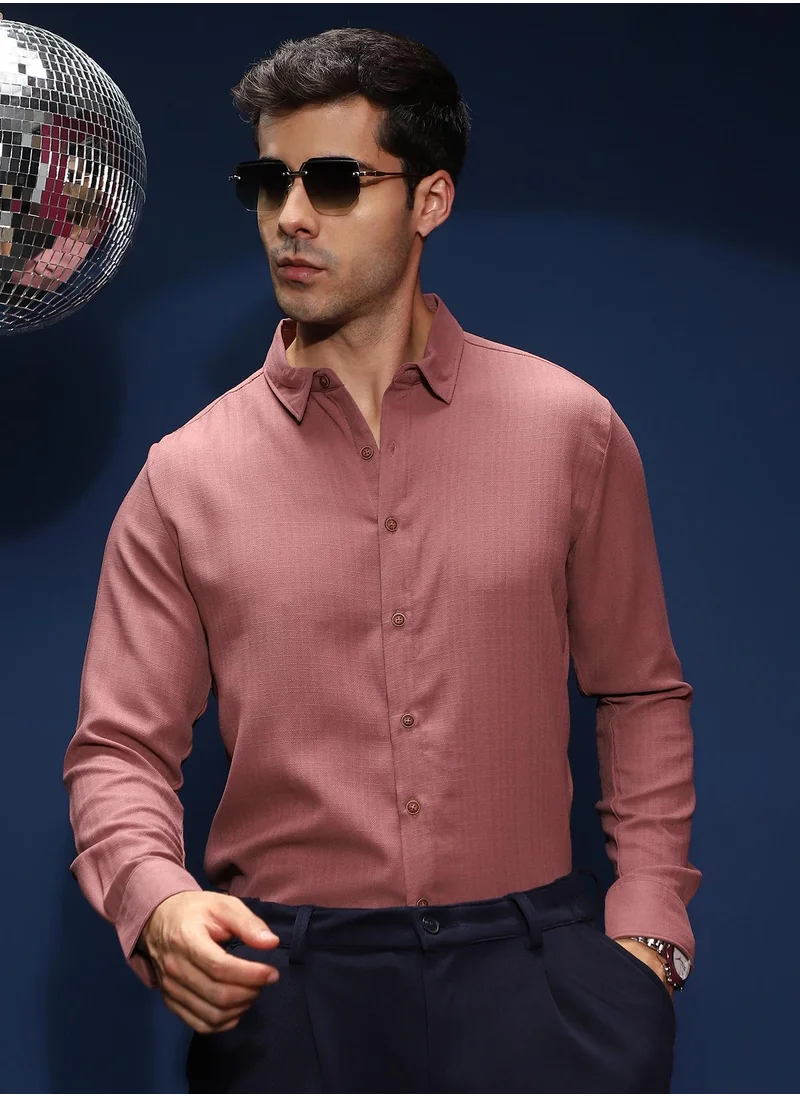 كامبوس سوترا Men's Peach Pink Solid-Woven Regular Shirt For Casual Wear | Spread Collar | Long Cuffed Sleeves | Button Closure | Shirt Shirt Crafted With Comfort Fit For Everyday Wear