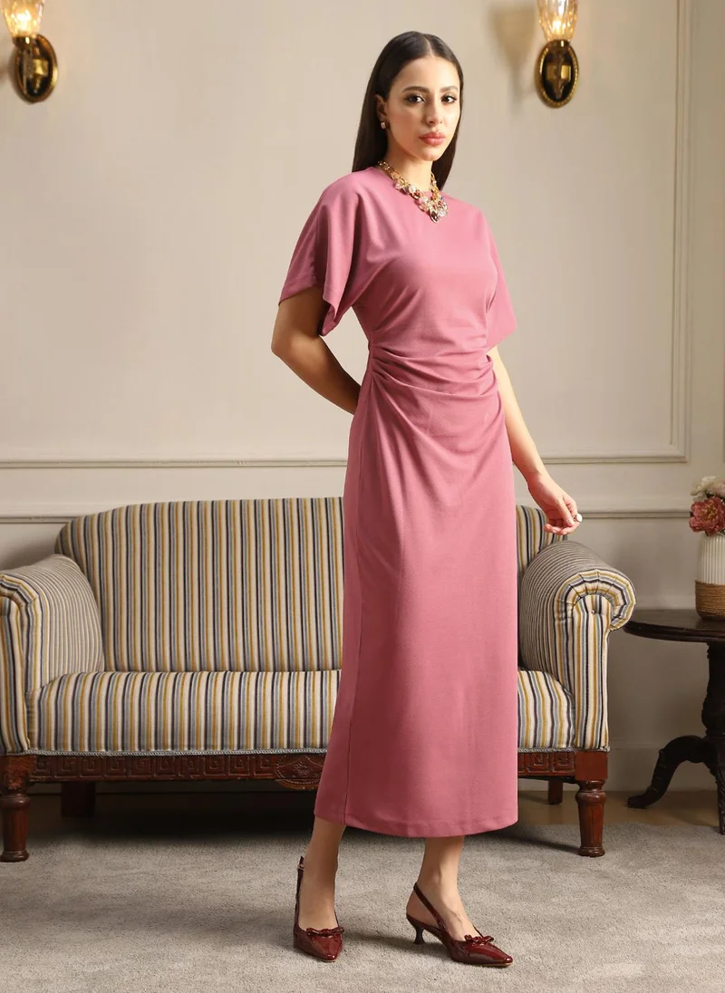 جلو باص فستان نسائي وردي بياقة مستديرة وأكمام ممتدة وكسرات ضيق متوسط الطول مناسب للعمل