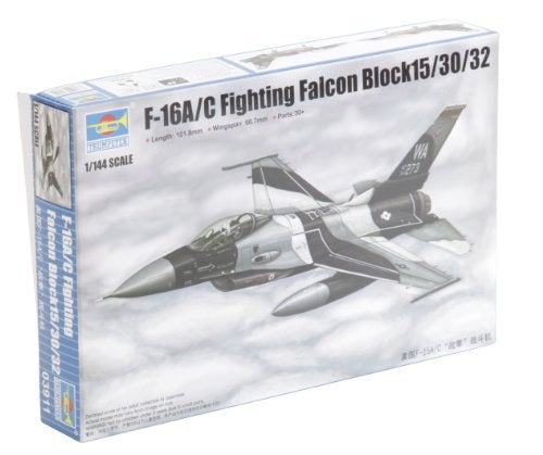 Trumpeter F16AC Fighting Falcon Block 153032 Aircraft Model Kit - Image 1