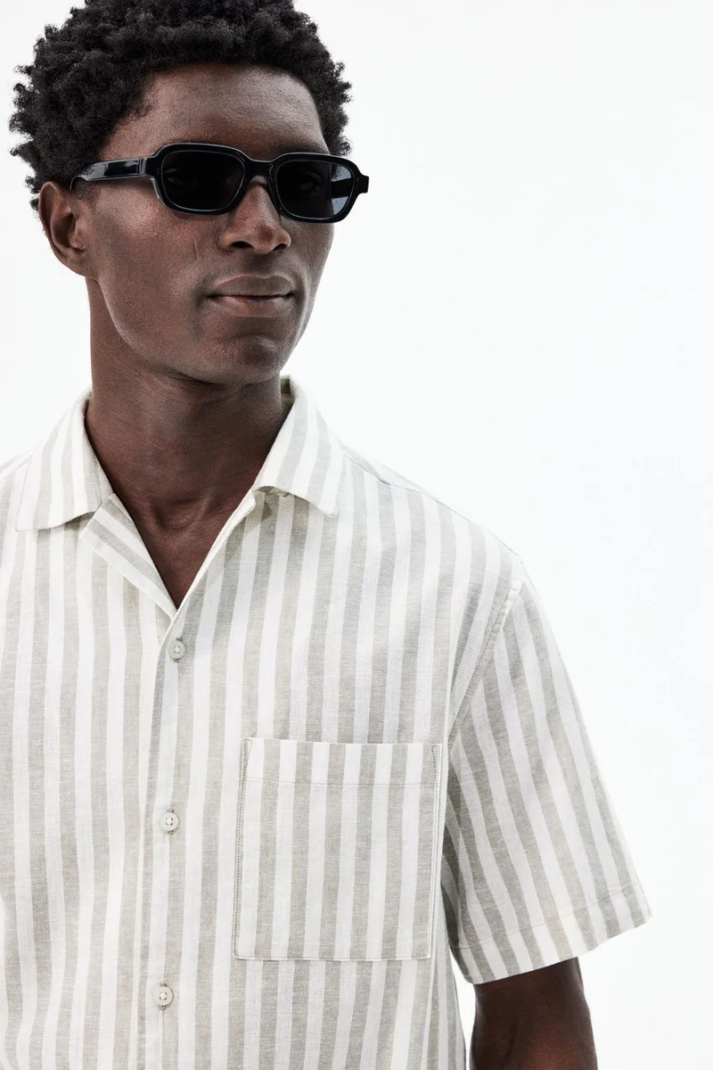 اتش اند ام قميص بأكمام قصيرة وقصّة عادية من مزيج الكتان