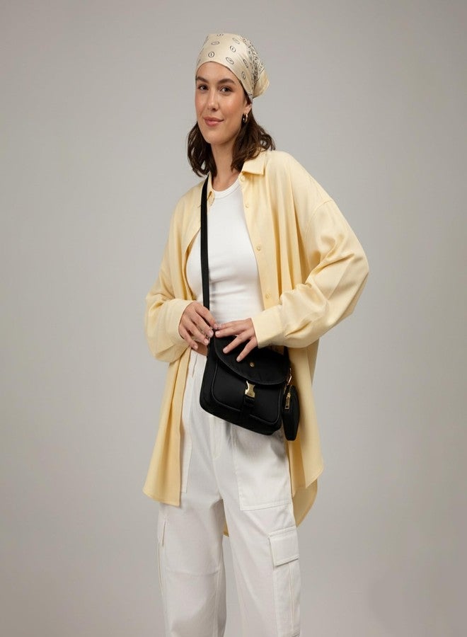 أكسيسورايز حقيبة كتف كورتني السوداء من أكسسورايز لندن للنساء | حقيبة كتف صغيرة مقاومة للماء مع حزام كتف قابل للفصل | حقيبة يد أنيقة للاستخدام اليومي والسفر - Image 2