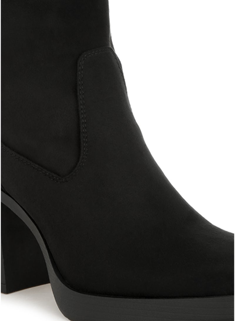 لندن راج حذاء نسائي طويل من قماش المايكروفايبر من ماركة لندن راج باللون الأسود. - Image 5