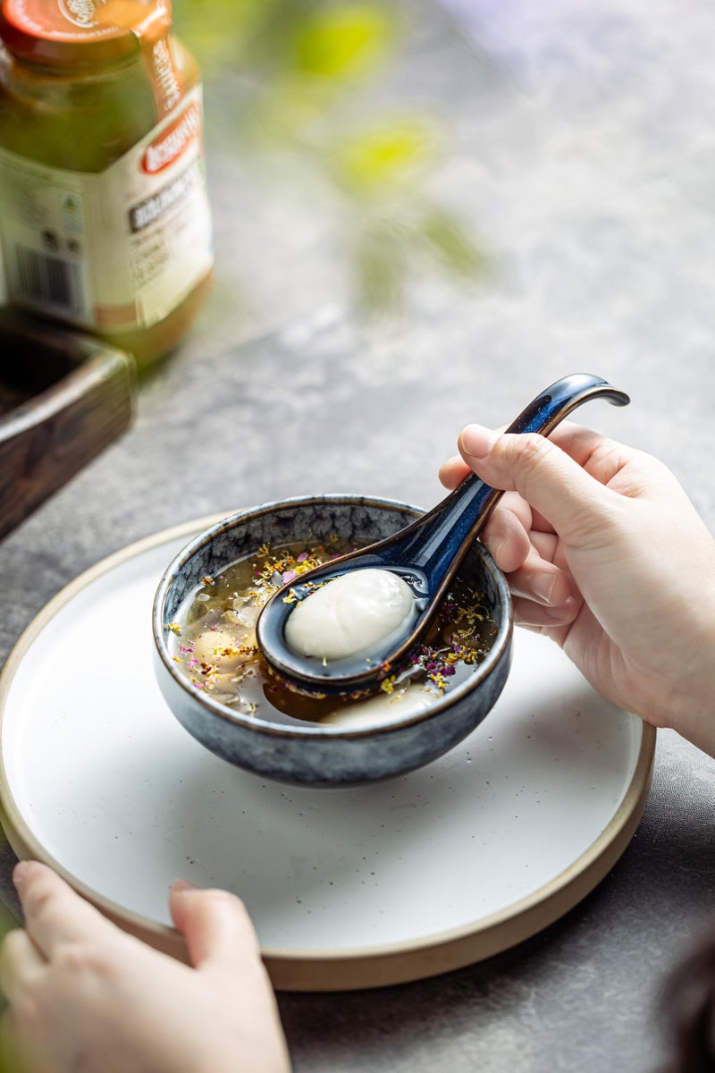 LYEOBOH Soup Spoons set of 6, Chinese Deep Soup Spoon - 6.5 inch Ceramic Korean Tablespoons for Ramen, Rice, Noodle, Asian Spoons with Deep Hook Design, Vintage Blue - Image 4